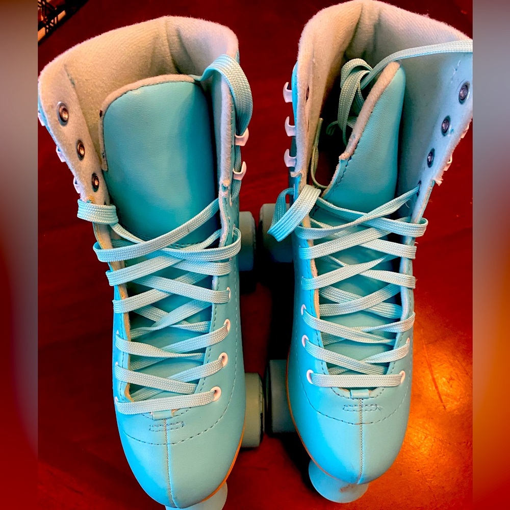 EUC Teal Roller skates size 6